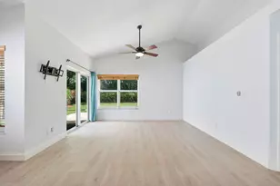 8821 Lake Park Cir N, Davie, FL 33328 - Photo 9