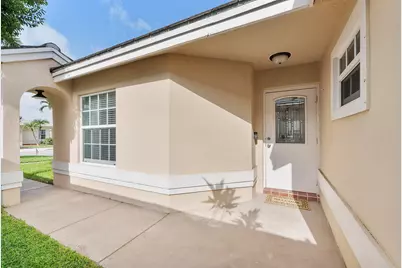 8821 Lake Park Circle N, Davie, FL 33328 - Photo 5