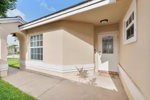 8821 Lake Park Cir N, Davie, FL 33328 - Photo 5