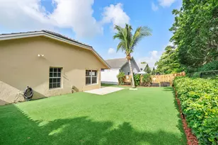 8821 Lake Park Cir N, Davie, FL 33328 - Photo 39