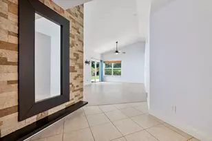 8821 Lake Park Cir N, Davie, FL 33328 - Photo 7