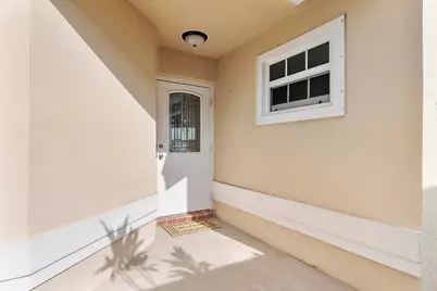 8821 Lake Park Circle N, Davie, FL 33328 - Photo 7