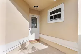 8821 Lake Park Cir N, Davie, FL 33328 - Photo 7