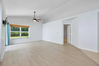 8821 Lake Park Circle N, Davie, FL 33328 - Photo 11