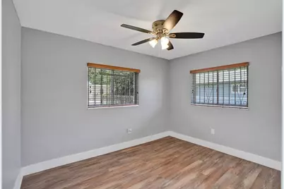 2145 NW 100th Street NW, Miami, FL 33147 - Photo 17
