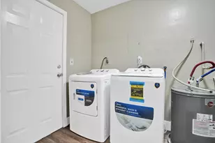 2147 NW 100th St, Miami, FL 33147 - Photo 27