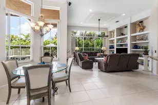 911 Forest Glen Ln, Wellington, FL 33414 - Photo 9