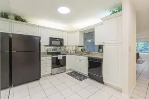 9185 Flynn Cir, Boca Raton, FL 33496 - Photo 5