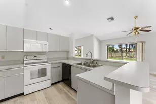 5809 Sun Pointe Cir, Boynton Beach, FL 33437 - Photo 11