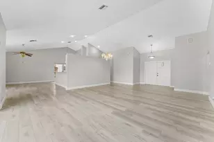 5809 Sun Pointe Cir, Boynton Beach, FL 33437 - Photo 7