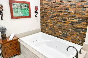 25 Lexington Ln W, Palm Beach Gardens, FL 33418 - Photo 13