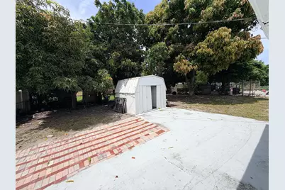 2033 Longwood Road, West Palm Beach, FL 33409 - Photo 9