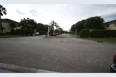 945 Imperial Lake Road, West Palm Beach, FL 33413 - Photo 27