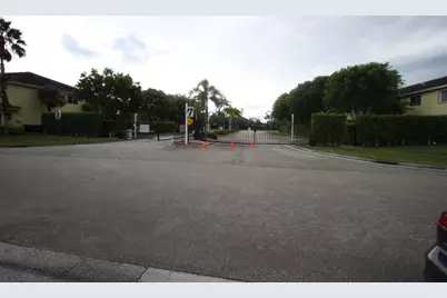 945 Imperial Lake Road, West Palm Beach, FL 33413 - Photo 35