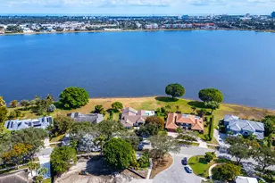 2308 Embassy Dr, West Palm Beach, FL 33401 - Photo 35