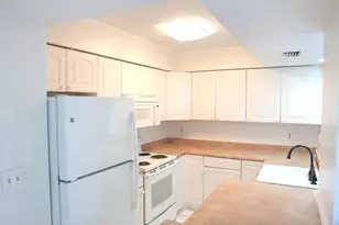 2112 S Cypress Bend Dr, Pompano Beach, FL 33069 - Photo 7