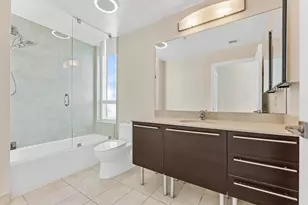 1900 N Bayshore Dr, Miami, FL 33132 - Photo 11