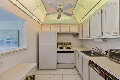 50 Suffolk B #50, Boca Raton, FL 33434 - Photo 17