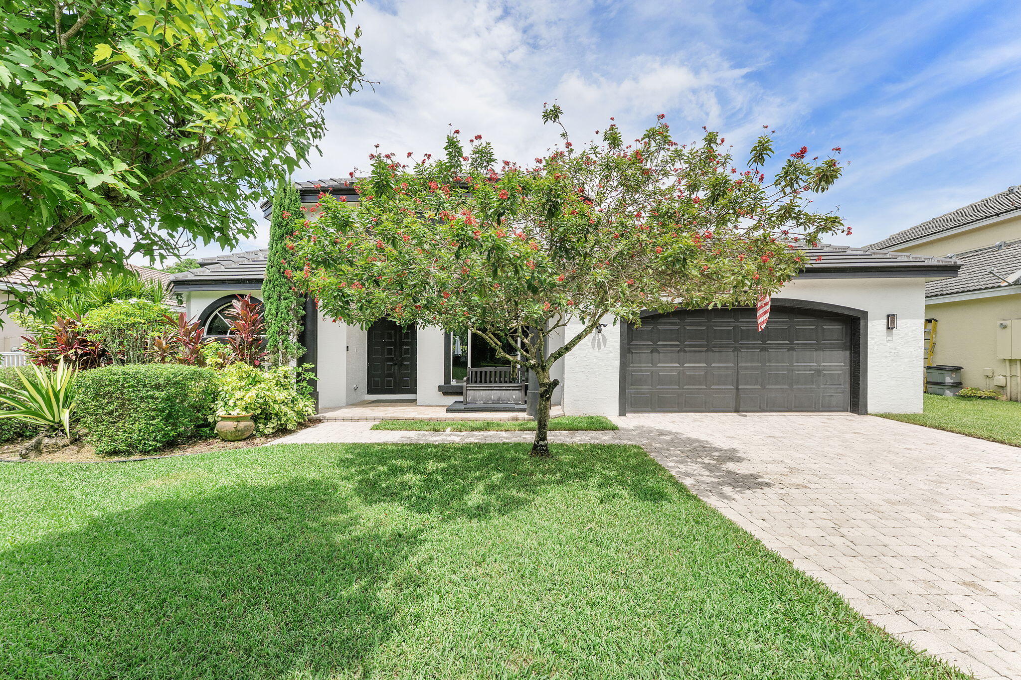 5165 NW 50th Terrace main architectural view