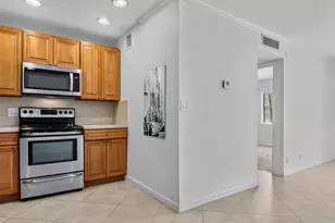 13 Jacaranda Dr, Plantation, FL 33324 - Photo 3