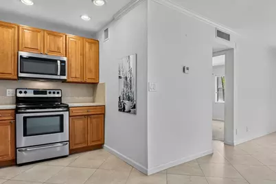 13 Jacaranda Drive #214, Plantation, FL 33324 - Photo 3