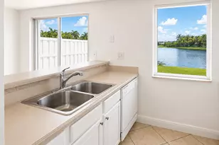 180 Riviera Cir, Weston, FL 33326 - Photo 9
