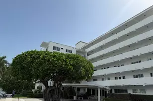 33 S Ocean Ave, Palm Beach Shores, FL 33404 - Photo 1