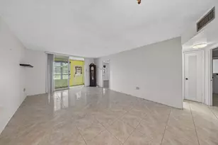 8101 N Sunrise Lakes Dr N, Sunrise, FL 33322 - Photo 19