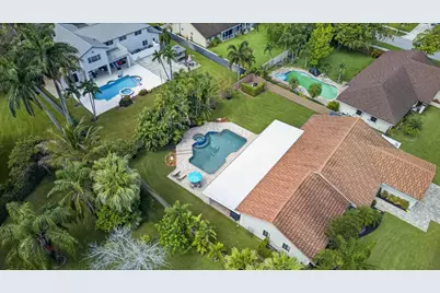 20250 NW 5th Street, Pembroke Pines, FL 33029 - Photo 3