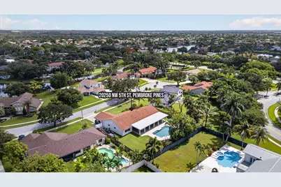 20250 NW 5th Street, Pembroke Pines, FL 33029 - Photo 37