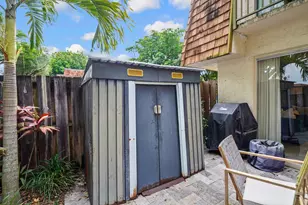 8910 SW 20th Pl, Davie, FL 33324 - Photo 33