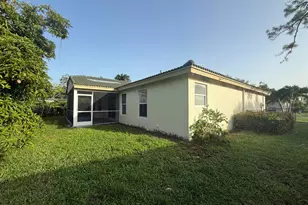 100 Cocoplum Cir, Royal Palm Beach, FL 33411 - Photo 19
