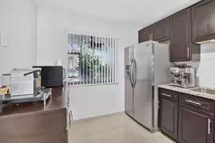 410 Lakeview Dr, Weston, FL 33326 - Photo 7