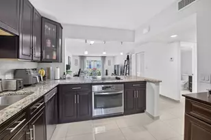410 Lakeview Dr, Weston, FL 33326 - Photo 9