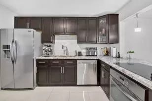 410 Lakeview Dr, Weston, FL 33326 - Photo 7
