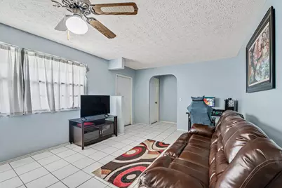 366 SE Lancaster Avenue, Port Saint Lucie, FL 34984 - Photo 9