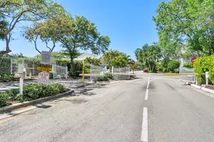 9905 NW 57th Manor, Coral Springs, FL 33076 - Photo 43