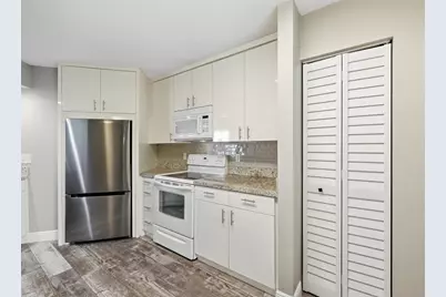 10401 W Broward Boulevard #401, Plantation, FL 33324 - Photo 9