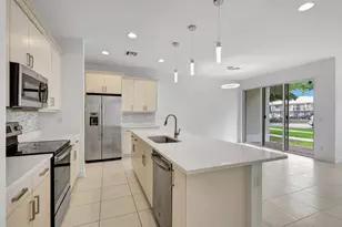 91 Palm Ln, Royal Palm Beach, FL 33411 - Photo 13