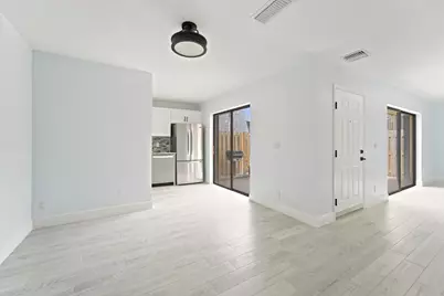 85 Lake Arbor Drive, Palm Springs, FL 33461 - Photo 7
