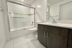 7707 NW 7th St, Miami, FL 33126 - Photo 5