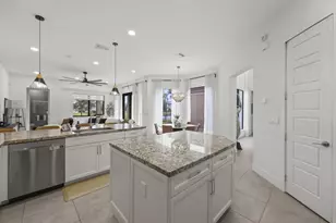 10432 N Lago Vista Cir, Parkland, FL 33076 - Photo 9