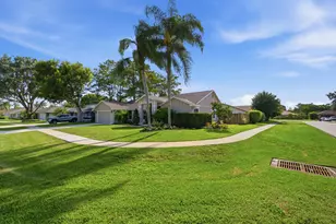 805 Daffodil Dr, Wellington, FL 33414 - Photo 9