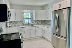 2324 NE Pine Ridge St, Jensen Beach, FL 34957 - Photo 3