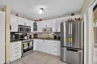 1610 Forest Lakes Cir, West Palm Beach, FL 33406 - Photo 13