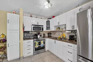 1610 Forest Lakes Cir, West Palm Beach, FL 33406 - Photo 15