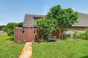 1610 Forest Lakes Cir, West Palm Beach, FL 33406 - Photo 3