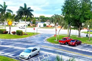 7897 Golf Cir Dr, Margate, FL 33063 - Photo 9