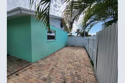 605 S 12th Street, Lantana, FL 33462 - Photo 3