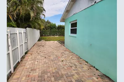605 S 12th Street, Lantana, FL 33462 - Photo 1